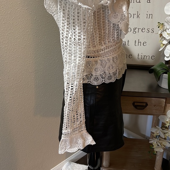 High Classy Loni pretty lace top - Picture 4 of 8